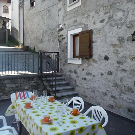 Village House * Gravedona