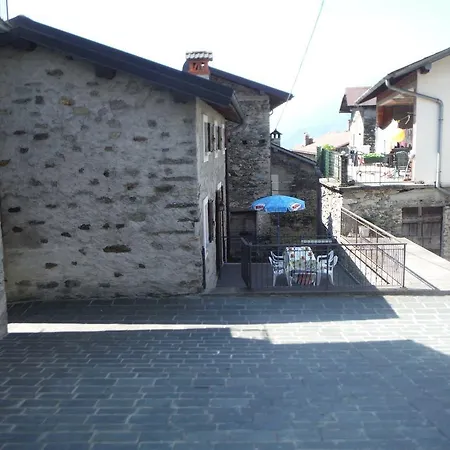 Village House * Gravedona