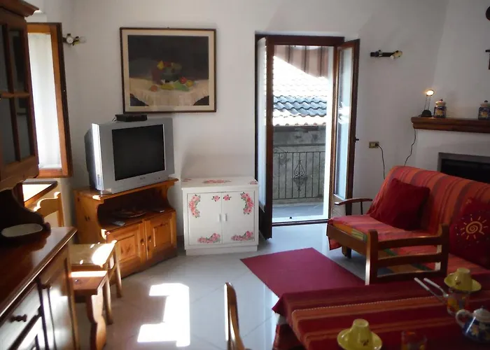 Village House Daire Gravedona