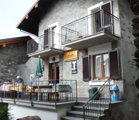 Village House Daire Gravedona
