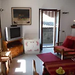 Village House 아파트 그라베도나
