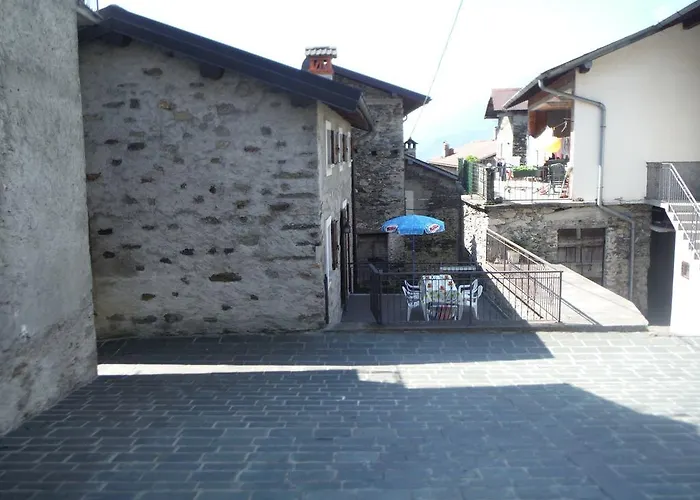 Village House * Gravedona